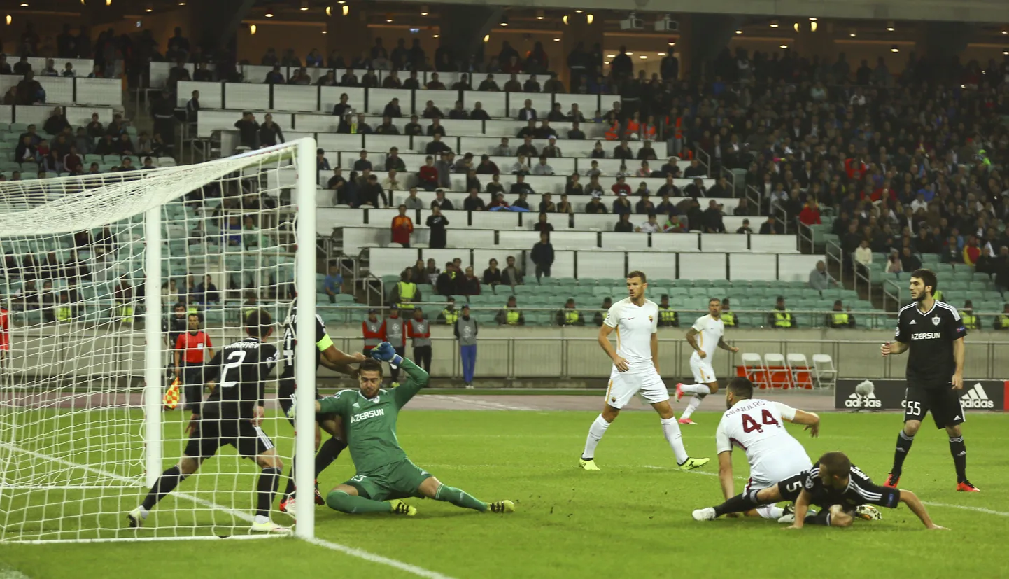 Roma's Kostas Manolas, second right, scores the first goal against Qarabag during the Champions League group C soccer match between Roma and Qarabag at Tofik Bakhramov stadium in Baku, Azerbaijan, Wednesday, Sept. 27, 2017. (AP Photo/Aziz Karimov)