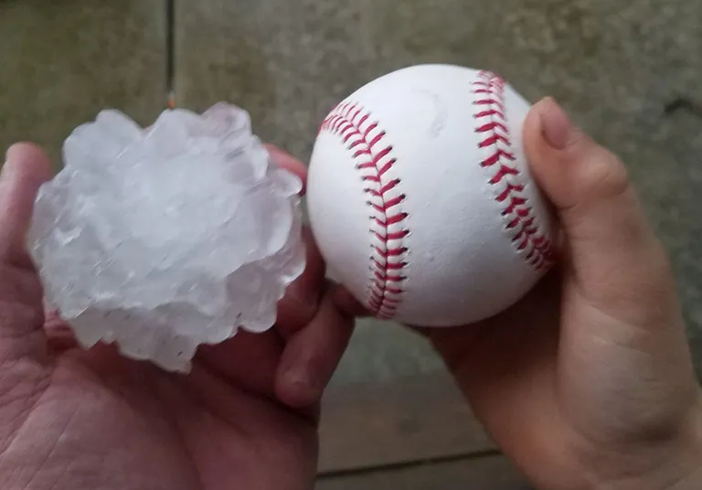 Rahetera ja pesapalli pall