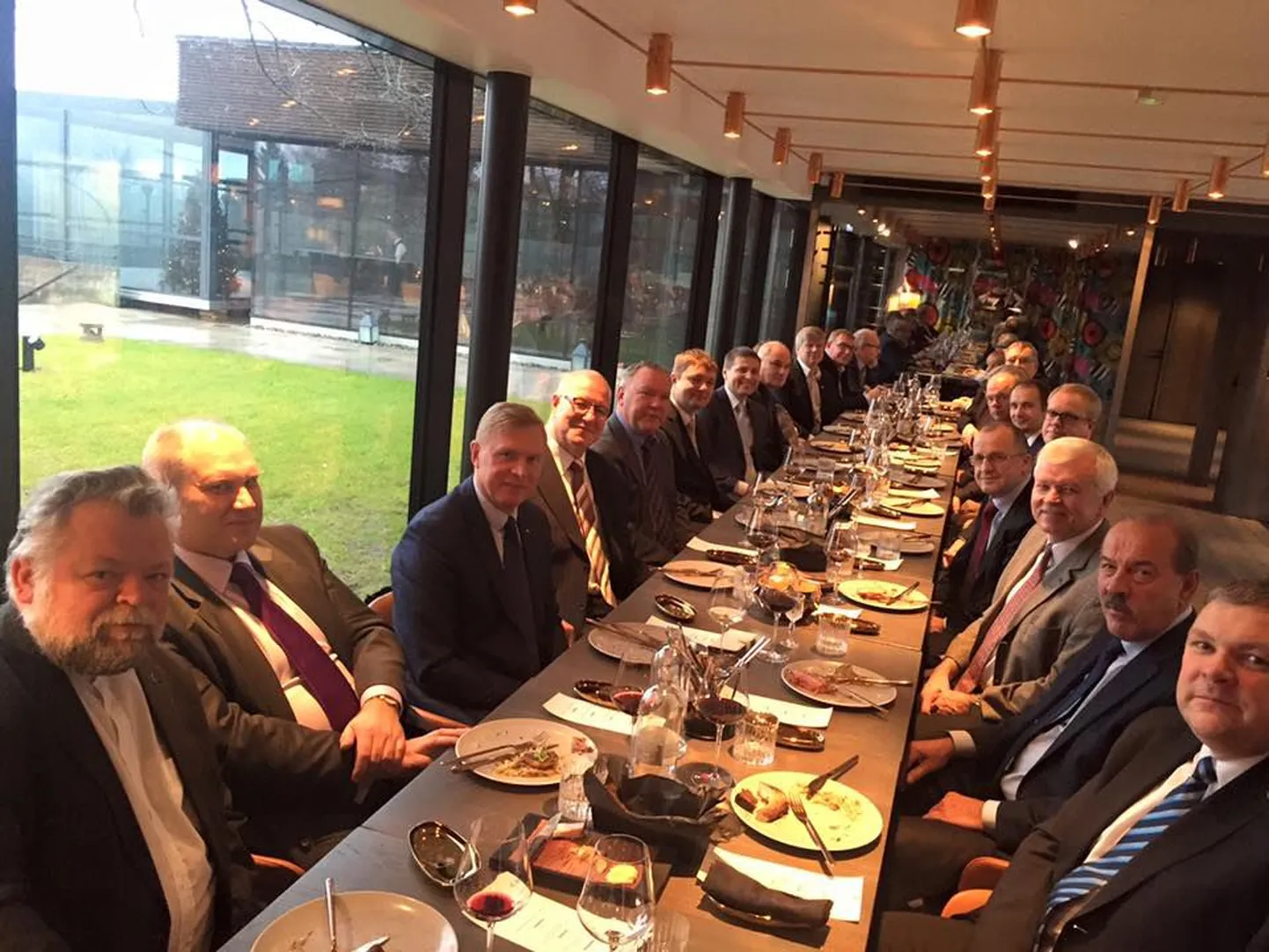 Endised siseministrid 2015. aastal Tallinnas restoranis Tuljak.