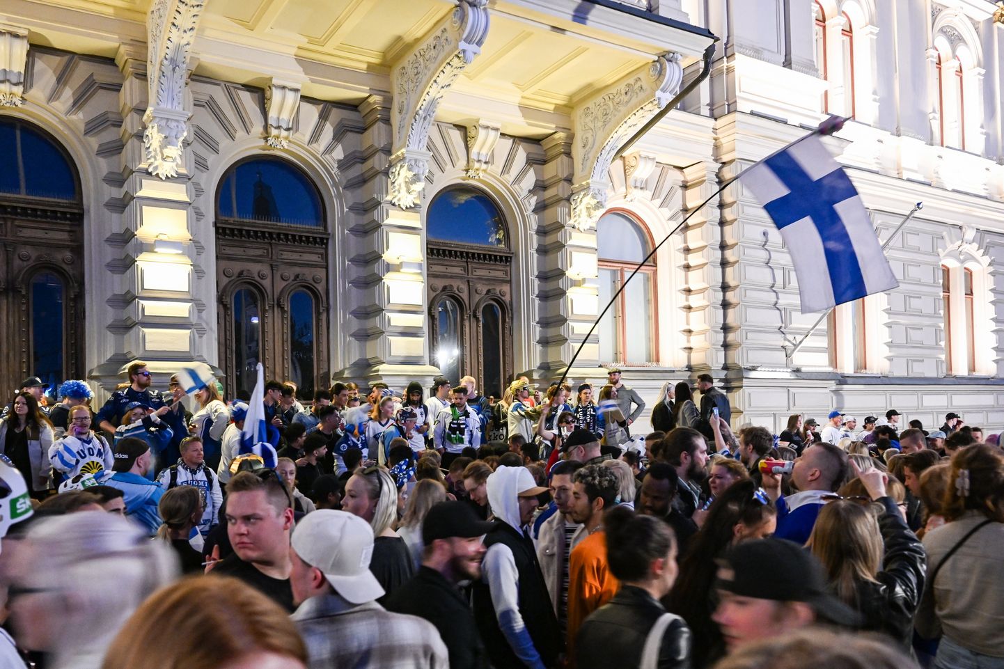 Soome hokifännid tähistavad Tamperes meeskonna võitu MMil.