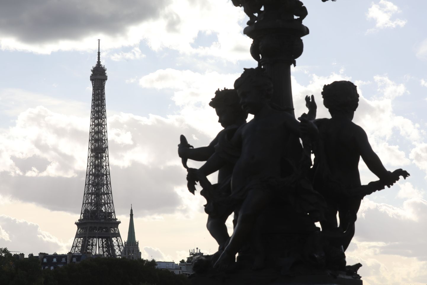 Prantsusmaa külmutas Pariisis terrorirünnakut plaaninud mehe varad.