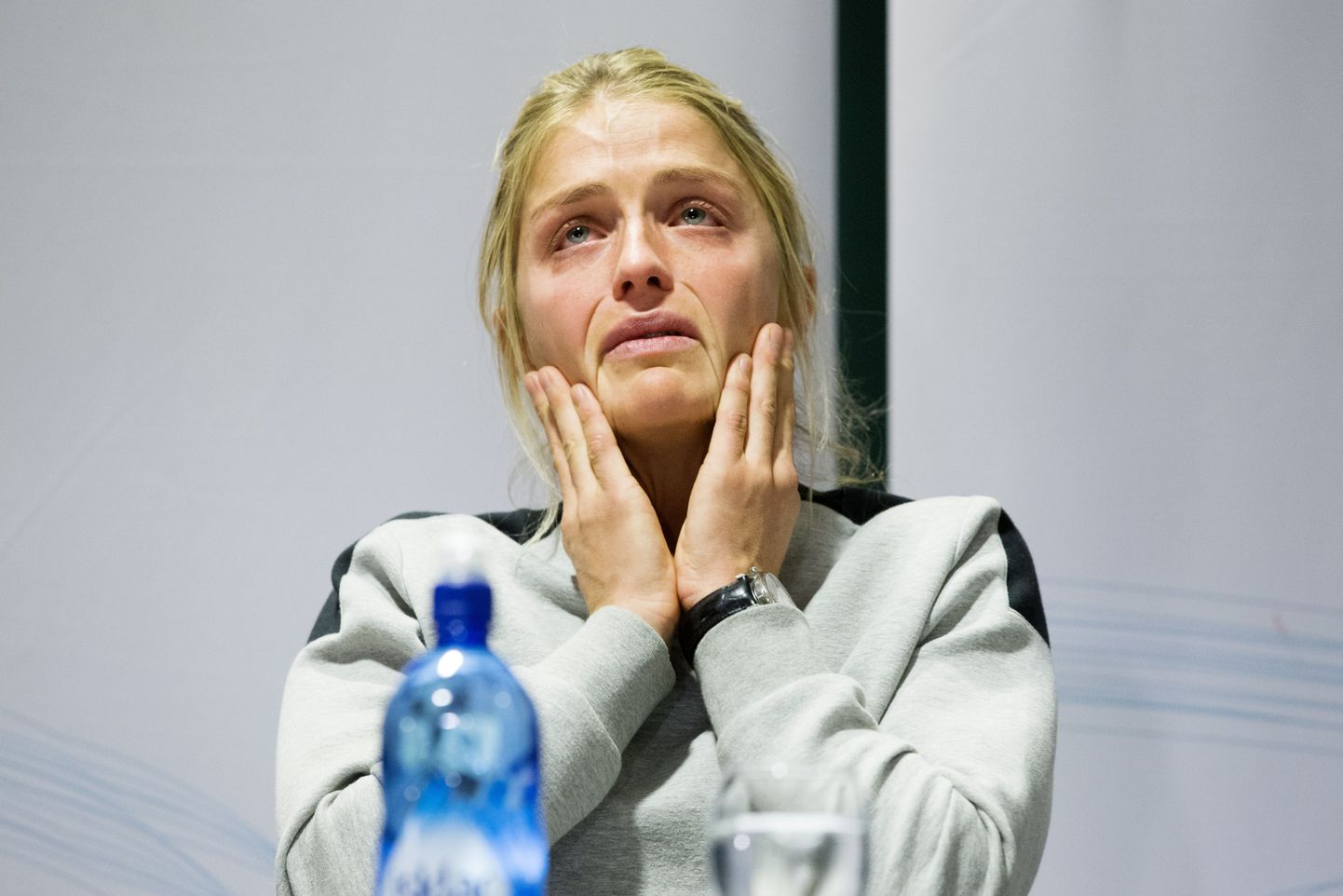 Therese Johaug mullu oktoobris toimunud pressikonverentsil, kus teatati norralanna positiivsest dopinguproovist.