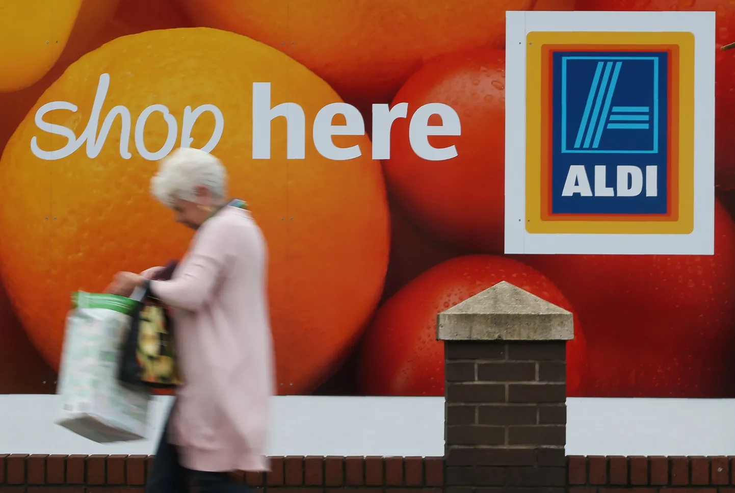 Pildil on illustratiivsena kujutatud Aldi Londoni esindus.
