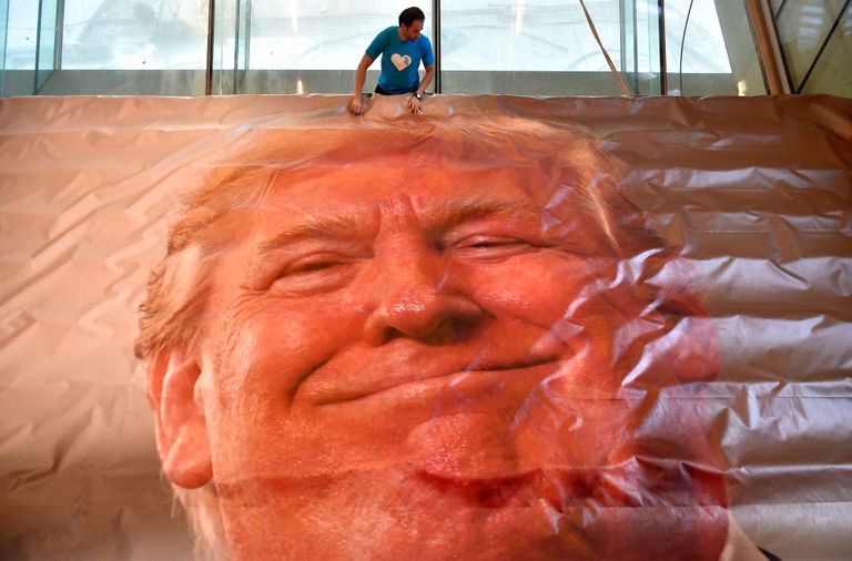 Hispaania Baskimaal Getxos asuv installatsioon «Jump Trump»