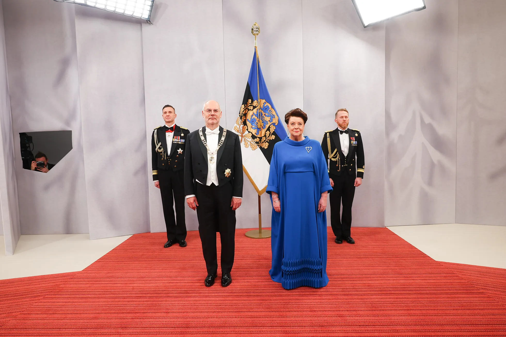 President Alar Karis ja proua Sirje Karis poseerimas paraadpildi jaoks.