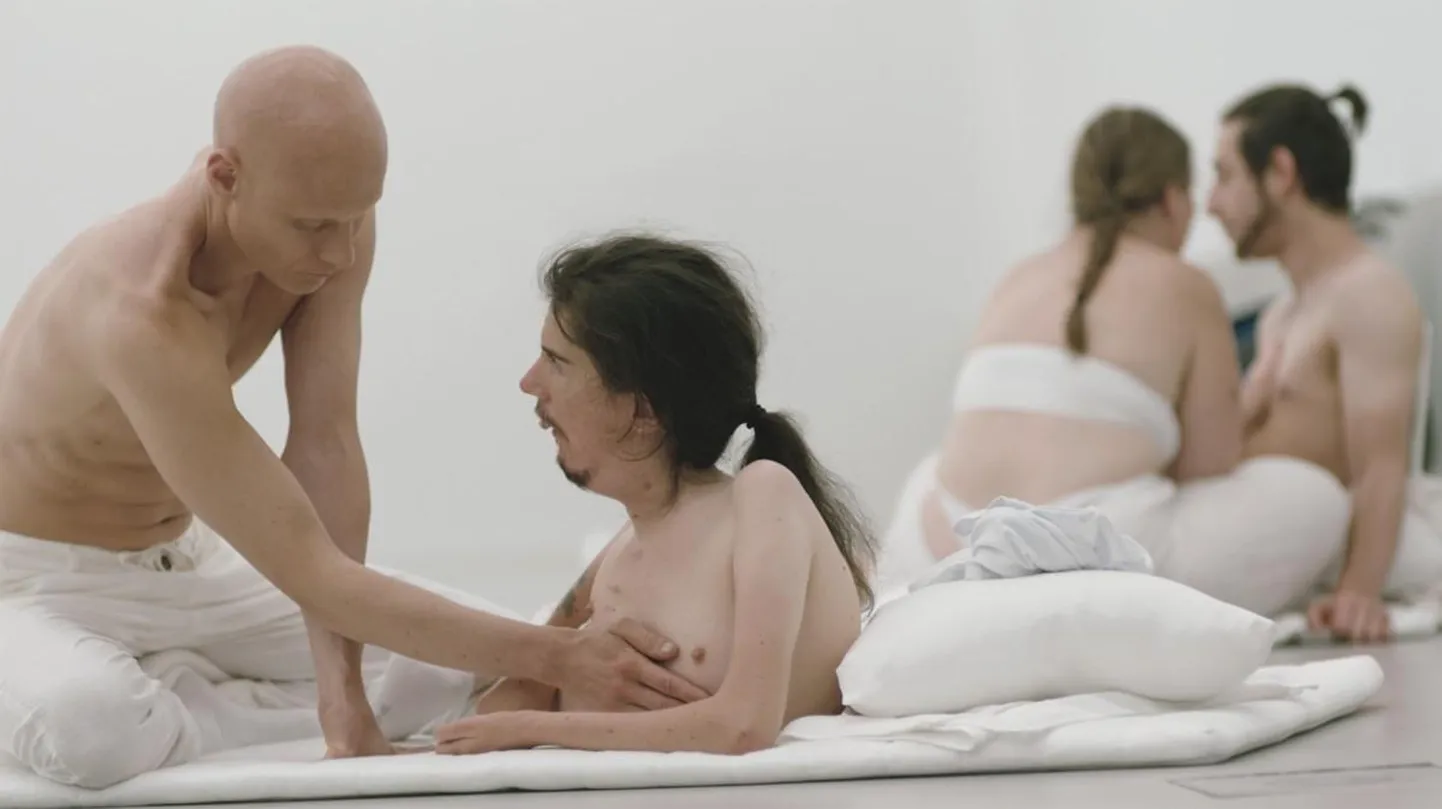 «Ära puutu mind». Adina Pintilie üritab oma filmis näidata ilu, mille vaataja peaks leidam oma silmadest. FOTO: Kaader Filmist