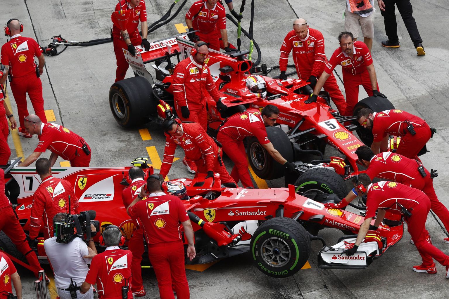 Ferrari meeskond teenib ühe F1 hooajaga 180 miljonit dollarit.