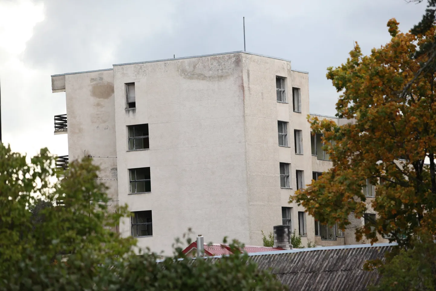 Lagunenud Mere hotell Võsul lammutatakse.