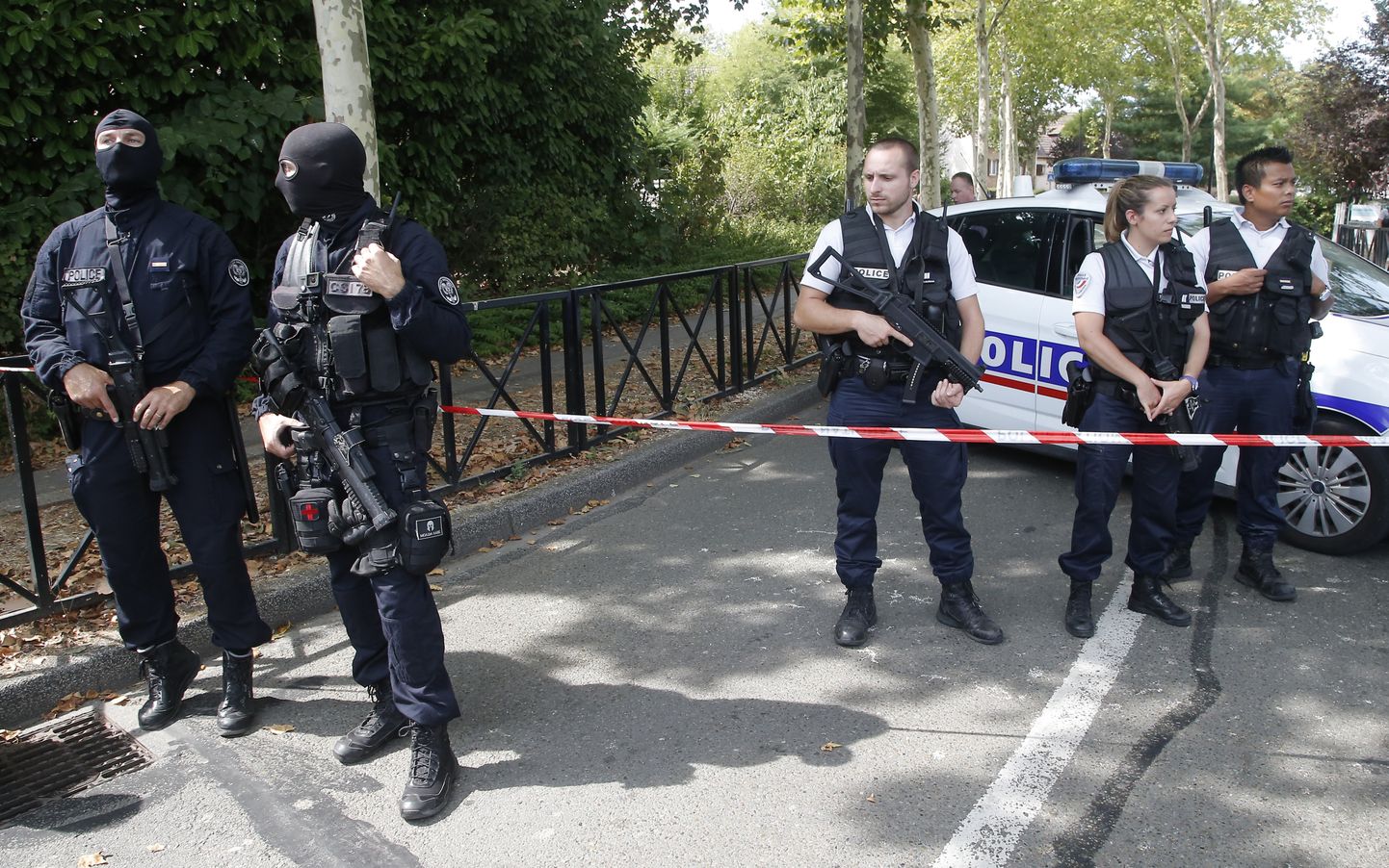 Prantsusmaa politseivõimud sündmuskohas.