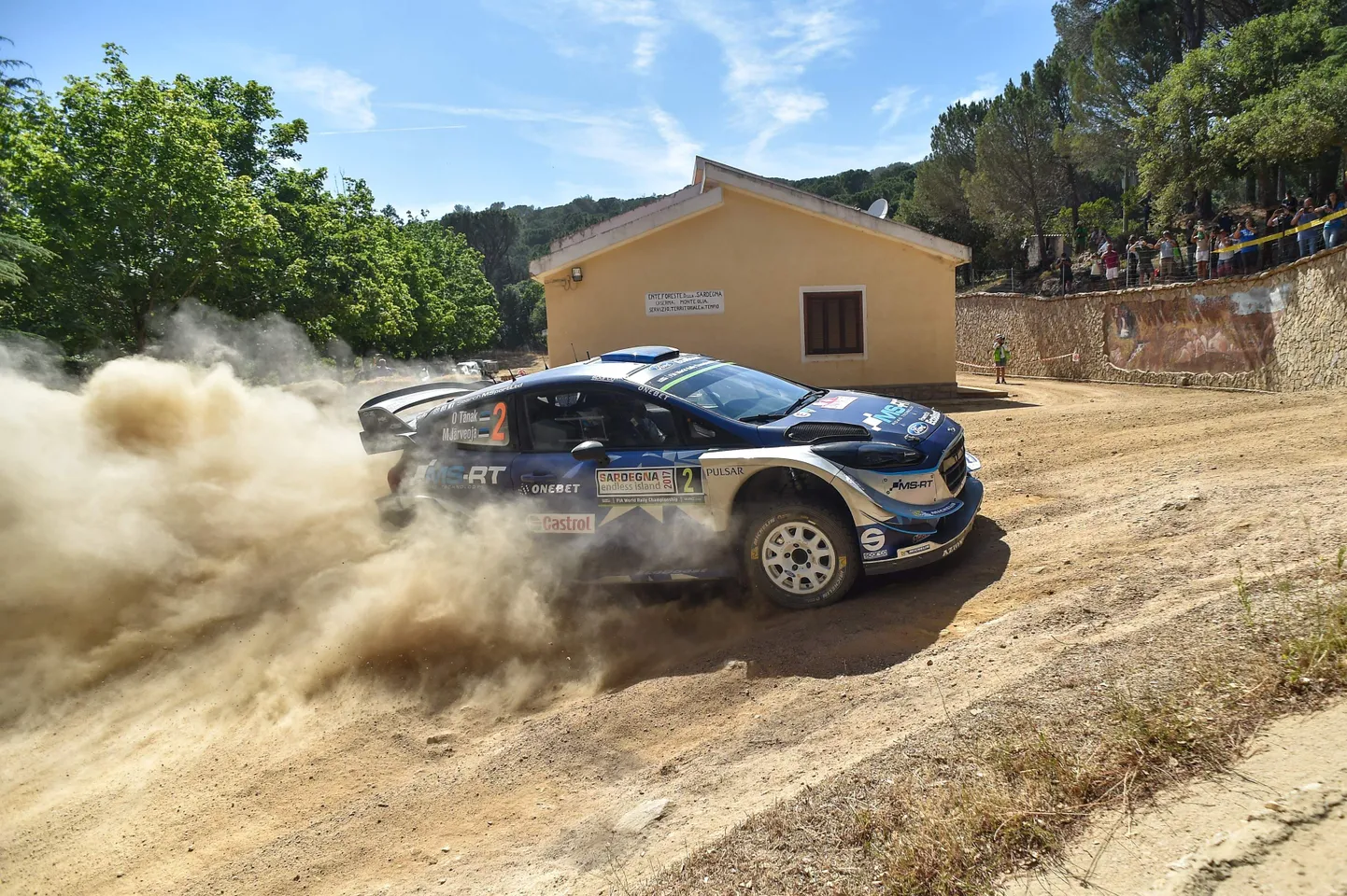 Ott Tänak ja Martin Järveoja Ford Fiesta WRC masinaga 2017. aasta Sardiinia rallil.