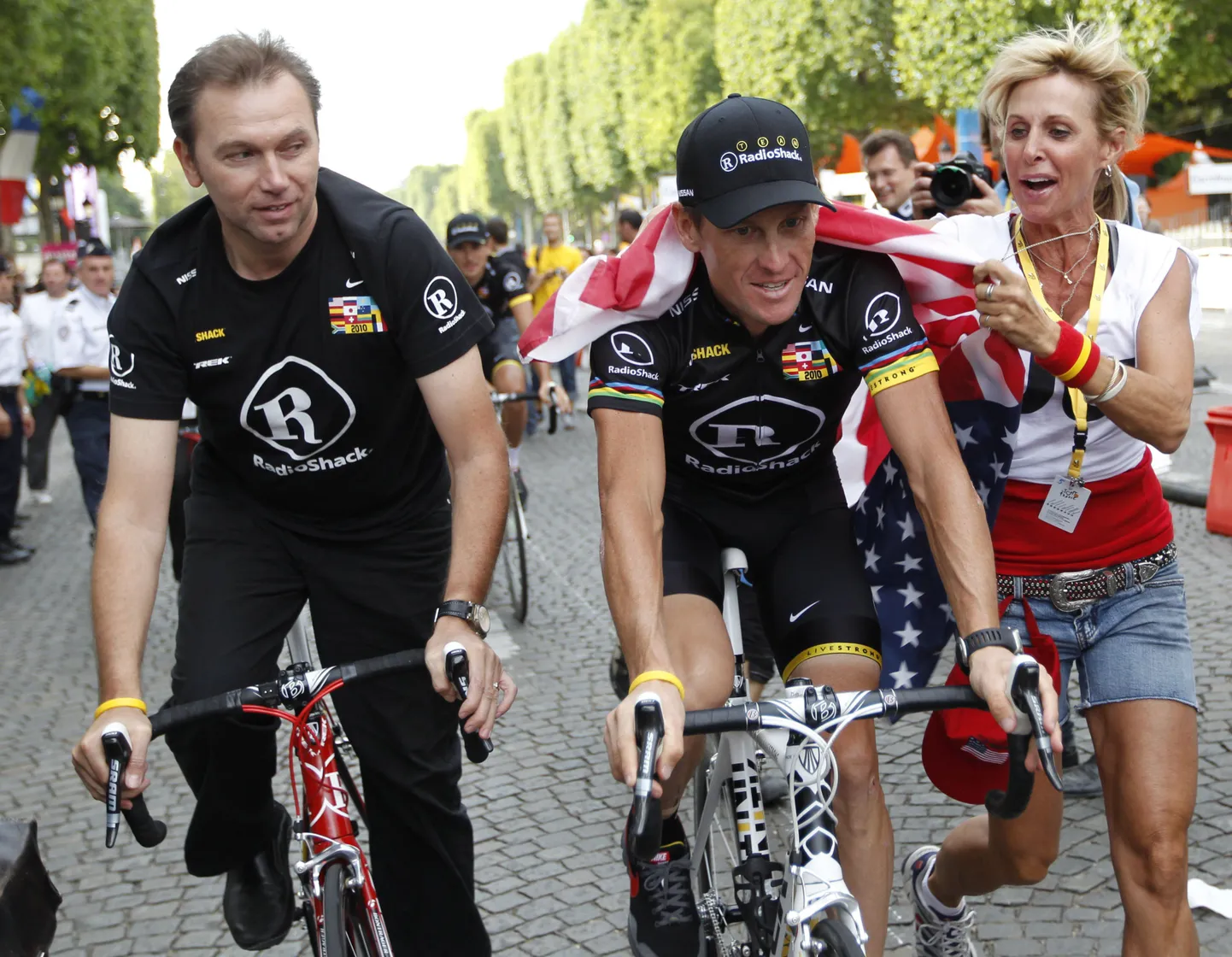 Johan Bruyneel (vasakul) ja Lance Armstrong kaks aastat tagasi pärast Tour de France'i lõppu.