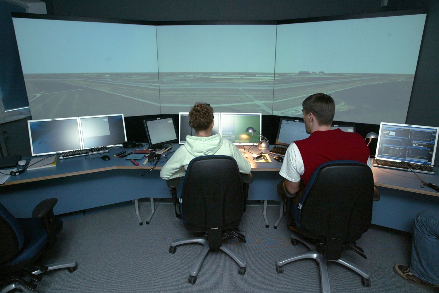 Tartu Lennukolledži lennujuhtimise simulaator.