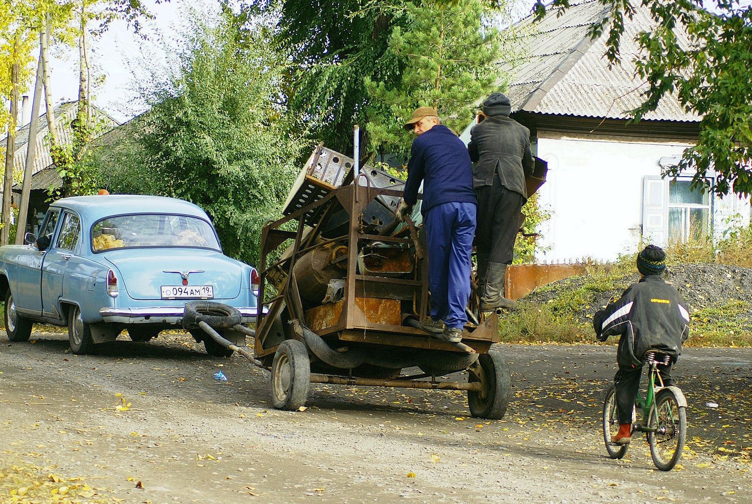 Tuleva aasta algusest lubab peaksid Venemaa kõik enam kui 125 elanikuga külad saama kõvakateega teed. Selle eest tuleb autojuhtidel maksta rohkem auto omamise ning mootorikütuse eest.