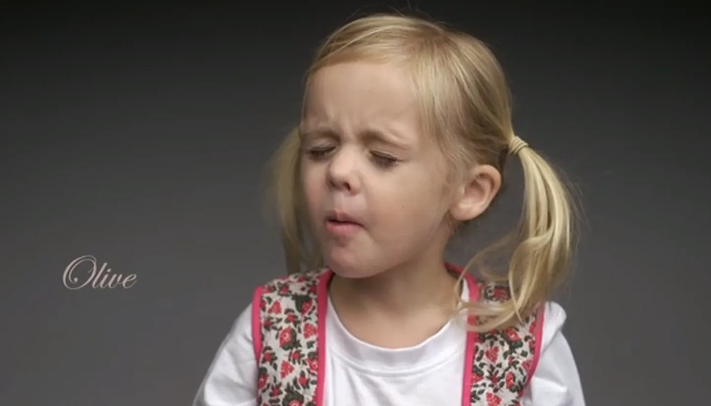 Saatchi & Saatchi video «The First Taste», pisipreili proovimas esmakordselt oliivi.