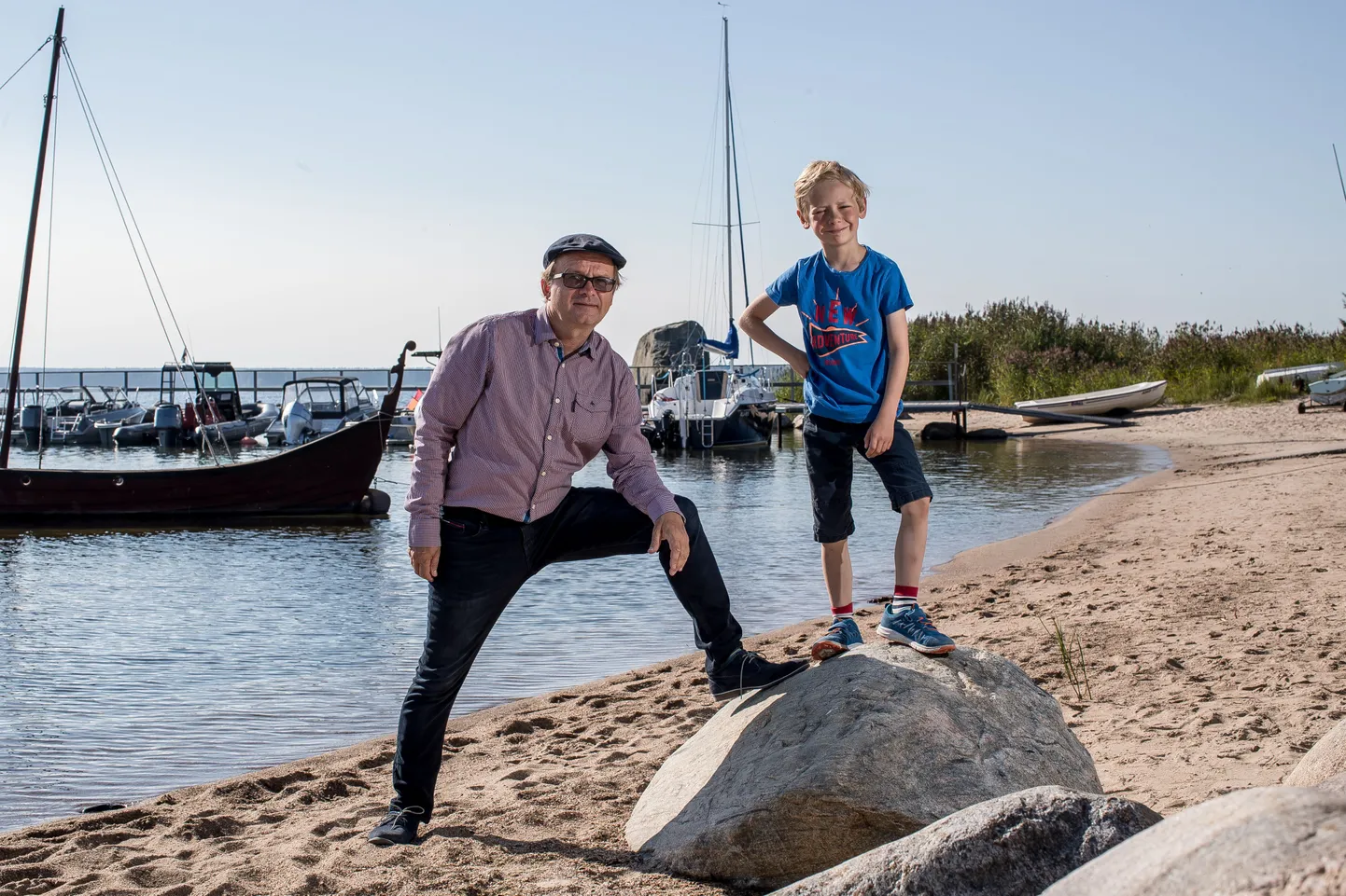 Tiit Pruuli koos poja Jaan Joonataniga Käsmu mererannas.