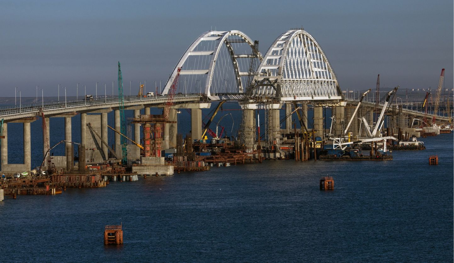 Venemaa president Vladimir Putin avas täna 19-kilomeetrise Kertši silla, mis ühendab Venemaa poolt ebaseaduslikult annekteeritud Krimmi poolsaare Venemaaga.