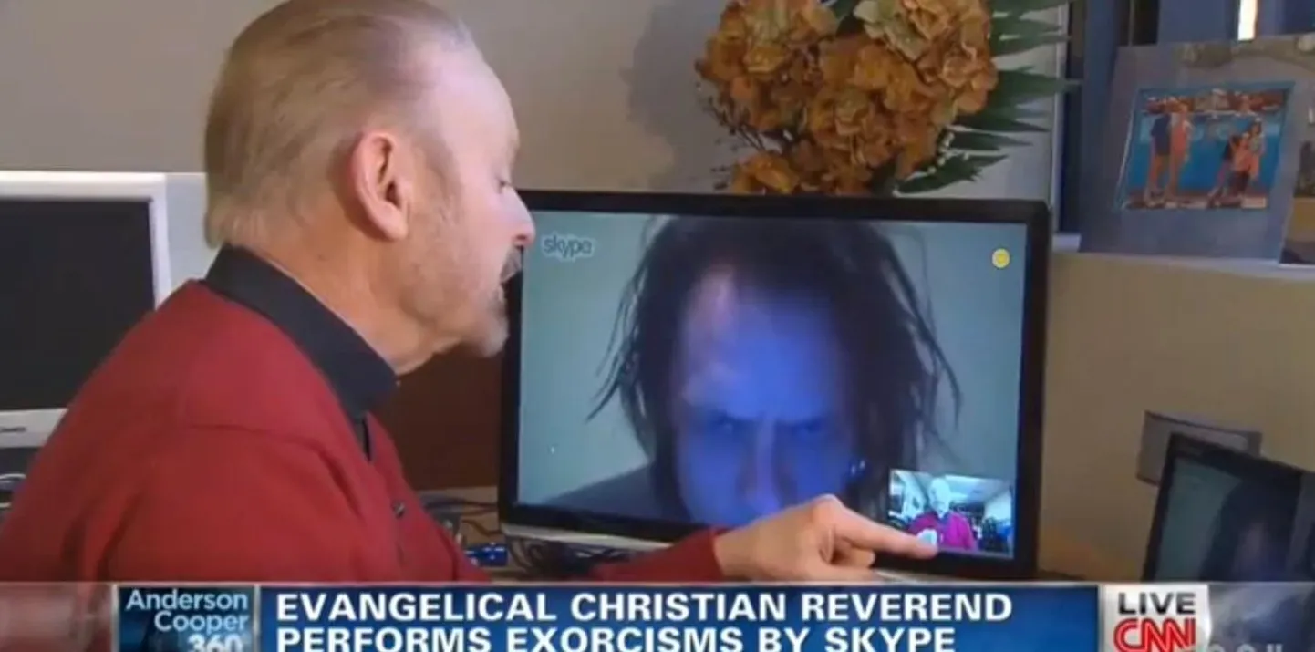 USAs Arizonas elav kirikuõpetaja Bob Larson on oma 40 aasta pikkuse karjääri jooksul teinud 20 000 kurjade vaimude välja ajamist. 
Nüüd teeb ta seda ka Skype`i  videoteenuse vahendusel