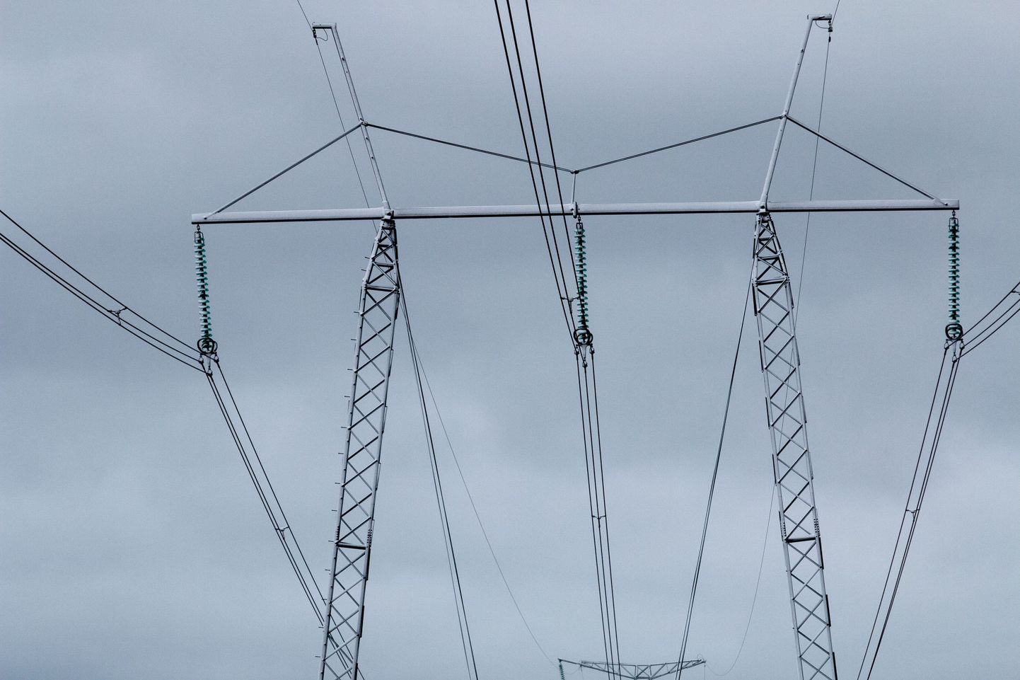 Tugev tuul on laupäeval kella 17 ajaks jätnud elektrita 470 Elektrilevi klienti – neist 54 Lääne-Virumaal. Foto on illustratiivne.
