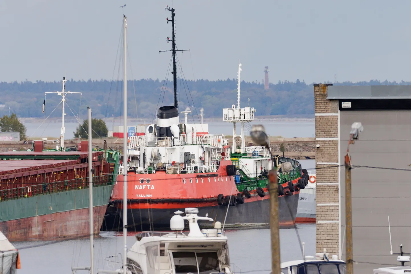 Tanker Paljassaare sadamas. Pilt on illustratiivne.