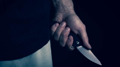 Prokuratūrai nodota krimināllieta par vīrieti, kurš ar nazi un cirvi uzbrucis pašvaldības policijai