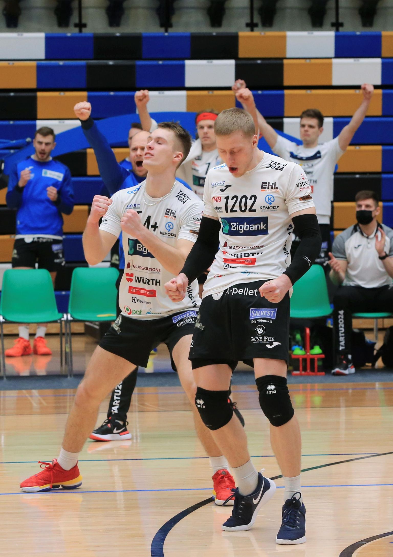 Eesti meistrivõistluste vahegrupis on Bigbank Tartu siiani noppinud ainult võite, palju punkte on toonud Märt Tammearu (vasakul) ja Albert Hurt.