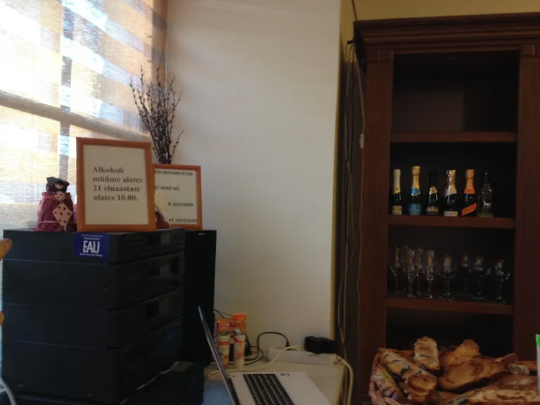Kohvikusse üles pandud alkoholimüügikeeld.