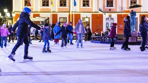 Sõbrapäeval saadavad raekoja platsil uisutajaid armastuslaulud ja Eesti Laulu finaal