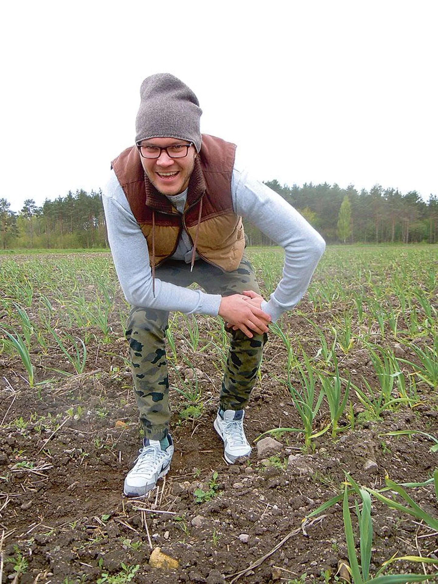 Noor taimekasvataja Jürgo Engso 
jagab oma aega Saaremaa talumajanduse, pealinna projektiettevõtmiste ja raha teenimiseks ajuti ka Soome töörinde vahel.