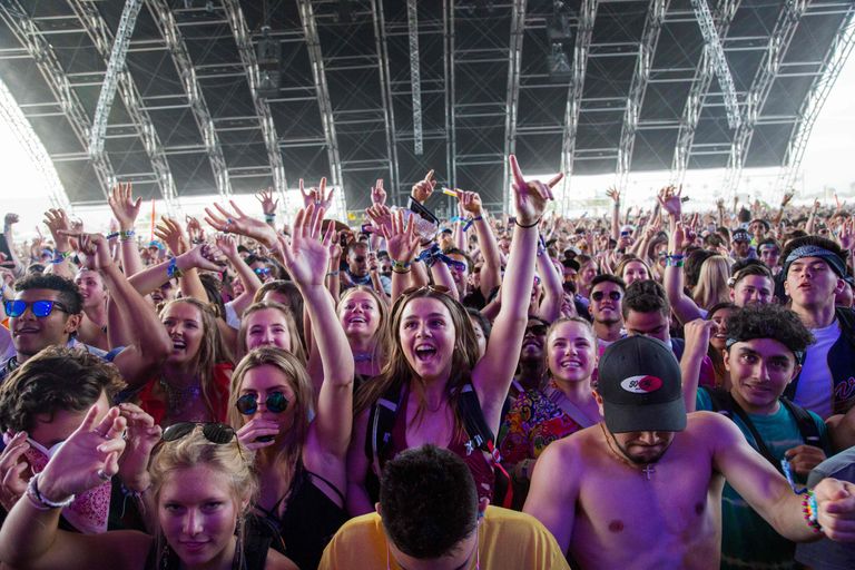 Coachella festivali külastab igal festivalipäeval umbes 100 000 inimest.