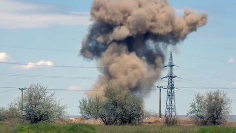 Krievijas iznīcinātājs nometis aviobumbu Belgorodas apgabalā