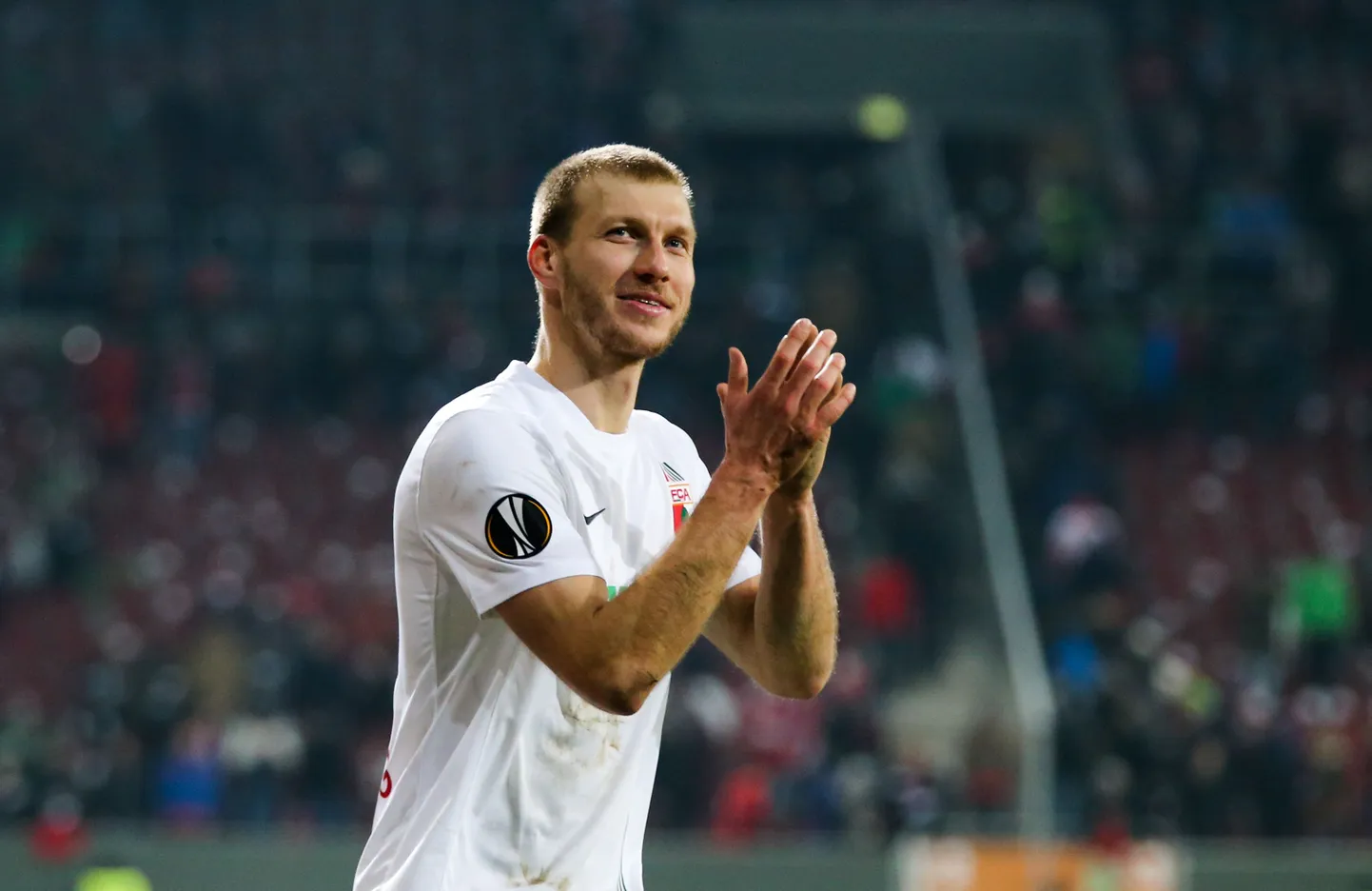 Ragnar Klavan FC Augsburgi särgis.