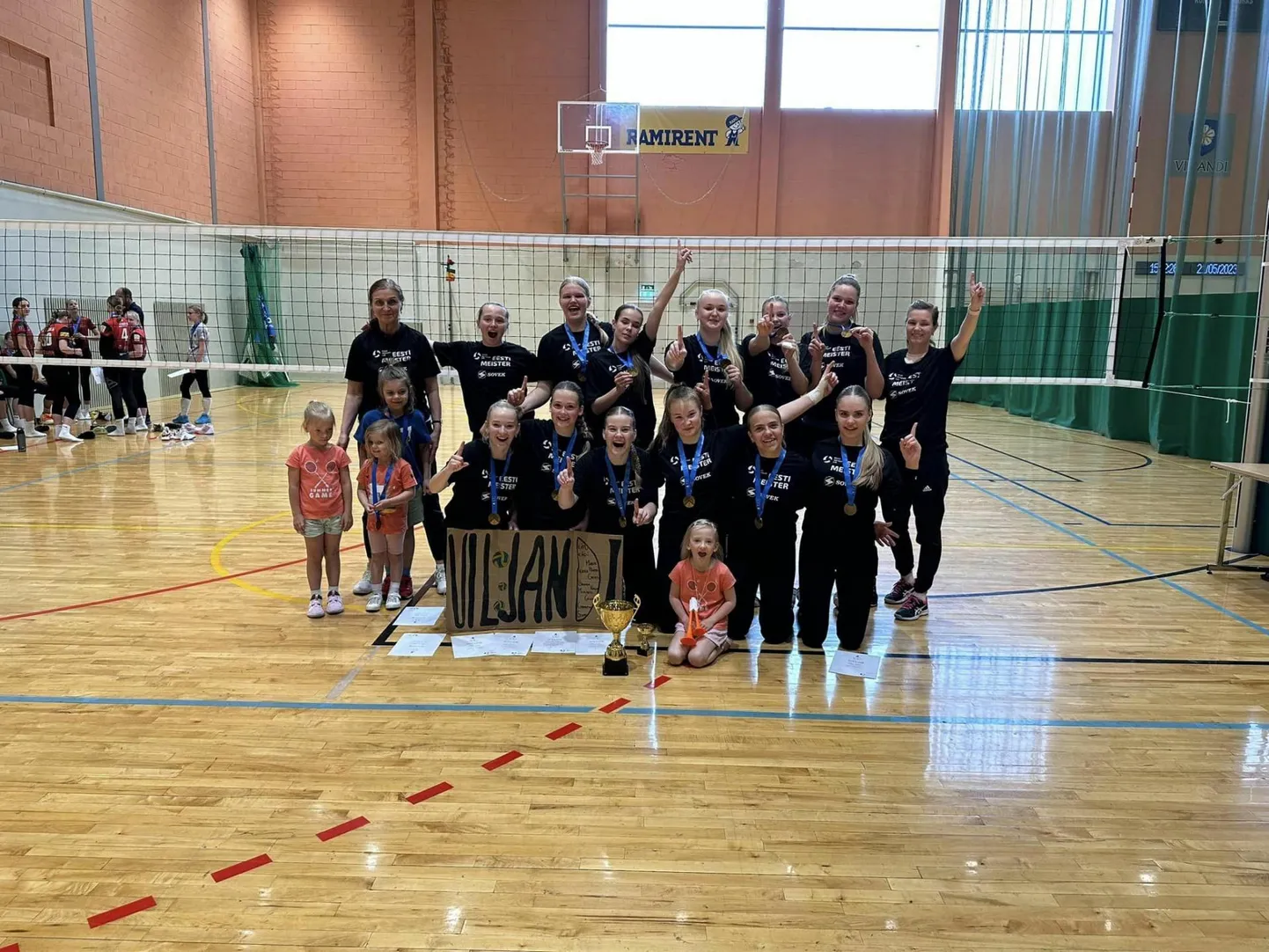 Naiskond Viljandi Spordikool/VilVol tuli kuni 16-aastaste tütarlaste Eesti meistriks, kaotamata Viljandis peetud esimesel finaalturniiril geimigi.