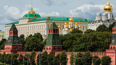 Latvija omejena pri pomoči svojim državljanom, ki jih preganja Rusija