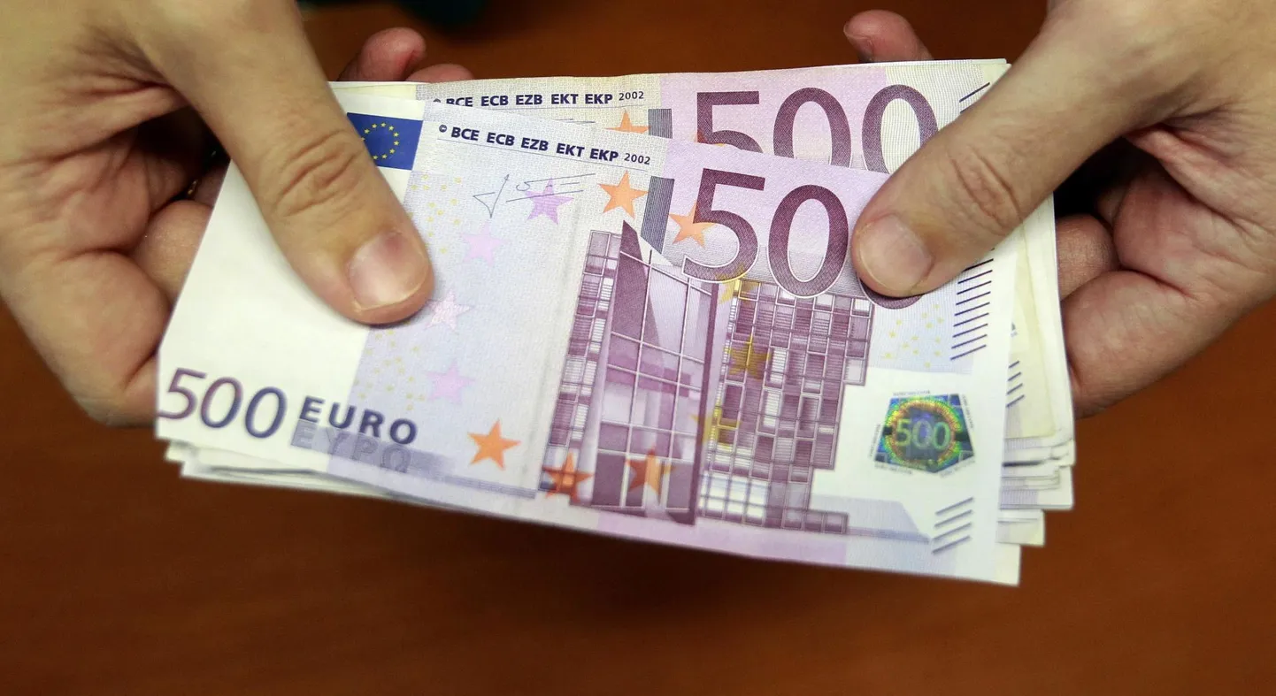 Viiesajaeuroste rahatähtede trükkimine ja ringlusse laskmine lõpetati 2016. aastal, maksevahendina on need endiselt kehtivad.
