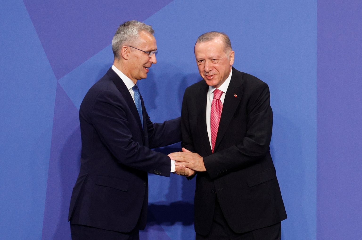 NATO peasekretär Jens Stoltenberg ja Türg president Recep Tayyip Erdoğan alliansi tippkohtumisel Madridis.