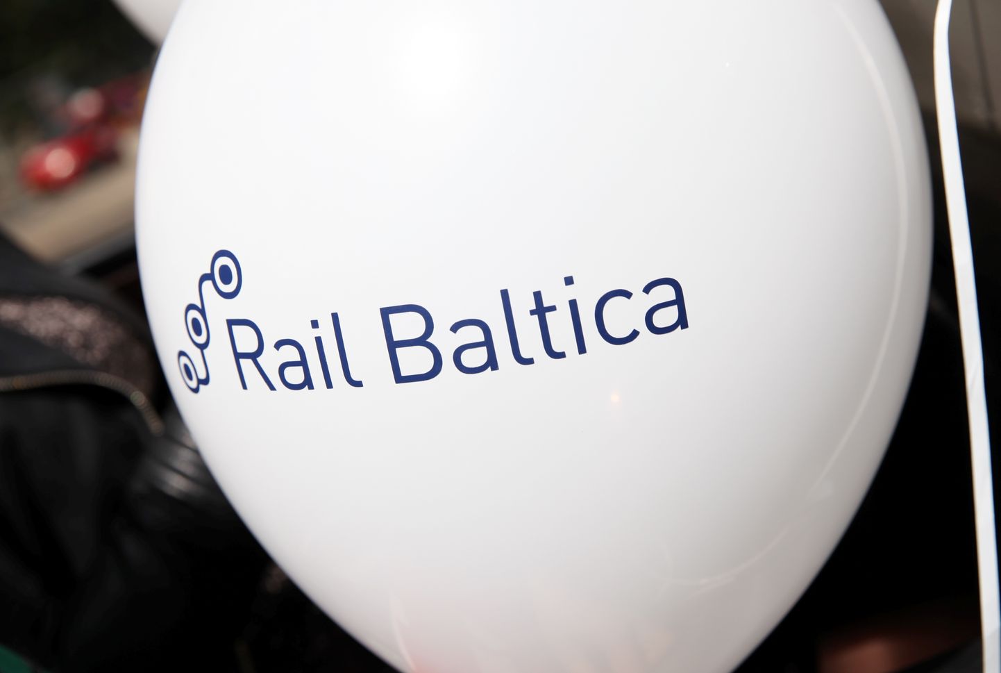 Balons ar "Rail Baltica" uzrakstu. Ilustratīvs attēls. 