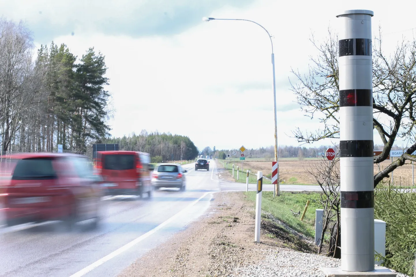 Tallinn-Pärnu-Ikla maanteele Libatsesse paigaldatud uudne kiiruskaamera pannakse tööle täna pealelõunal.