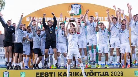GALERII JA VIDEO ⟩ Rannastaadionil jagati pakke ja trofeesid