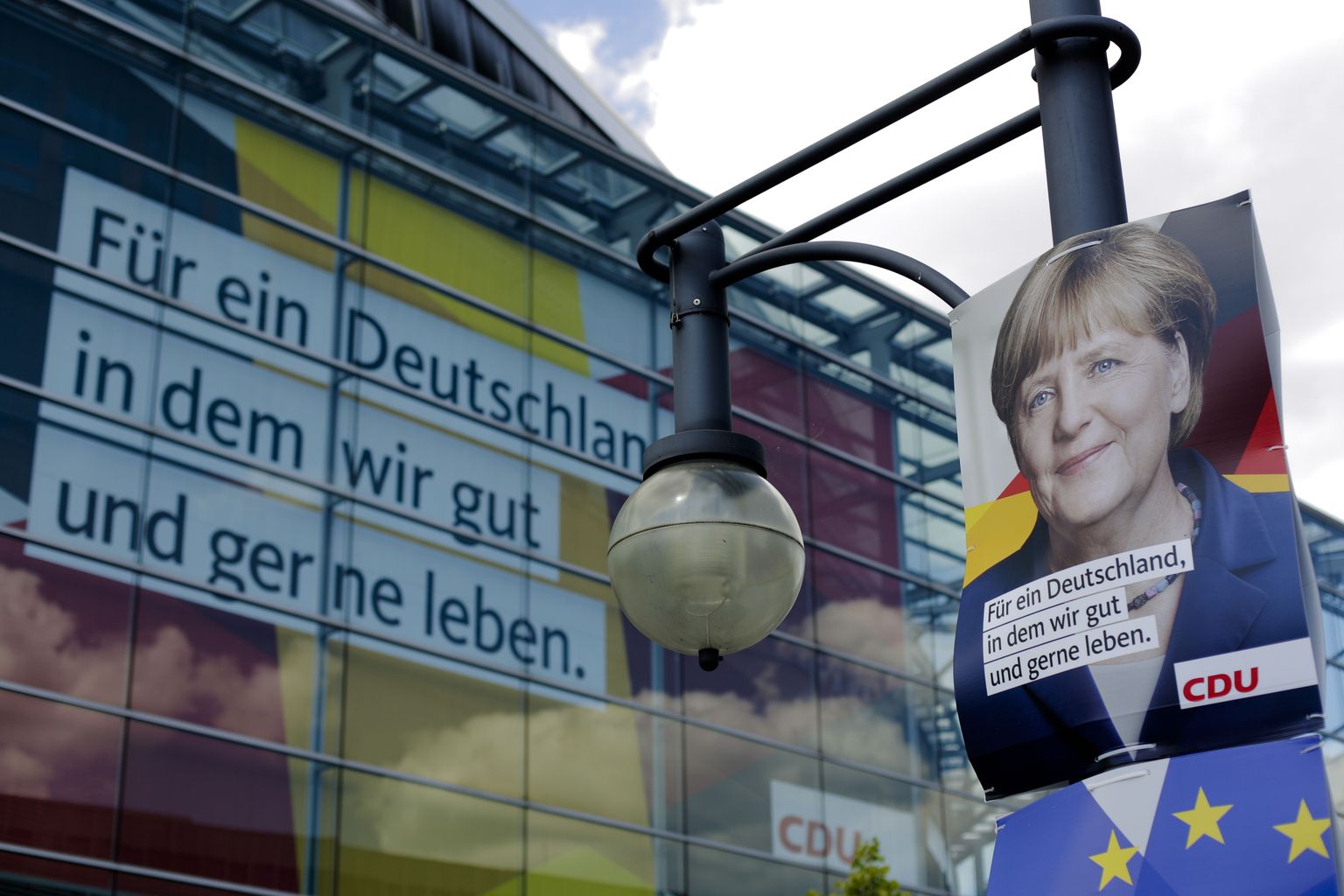 CDU valimisloosung ja kantsler Angela Merkeli pilt Berliinis.