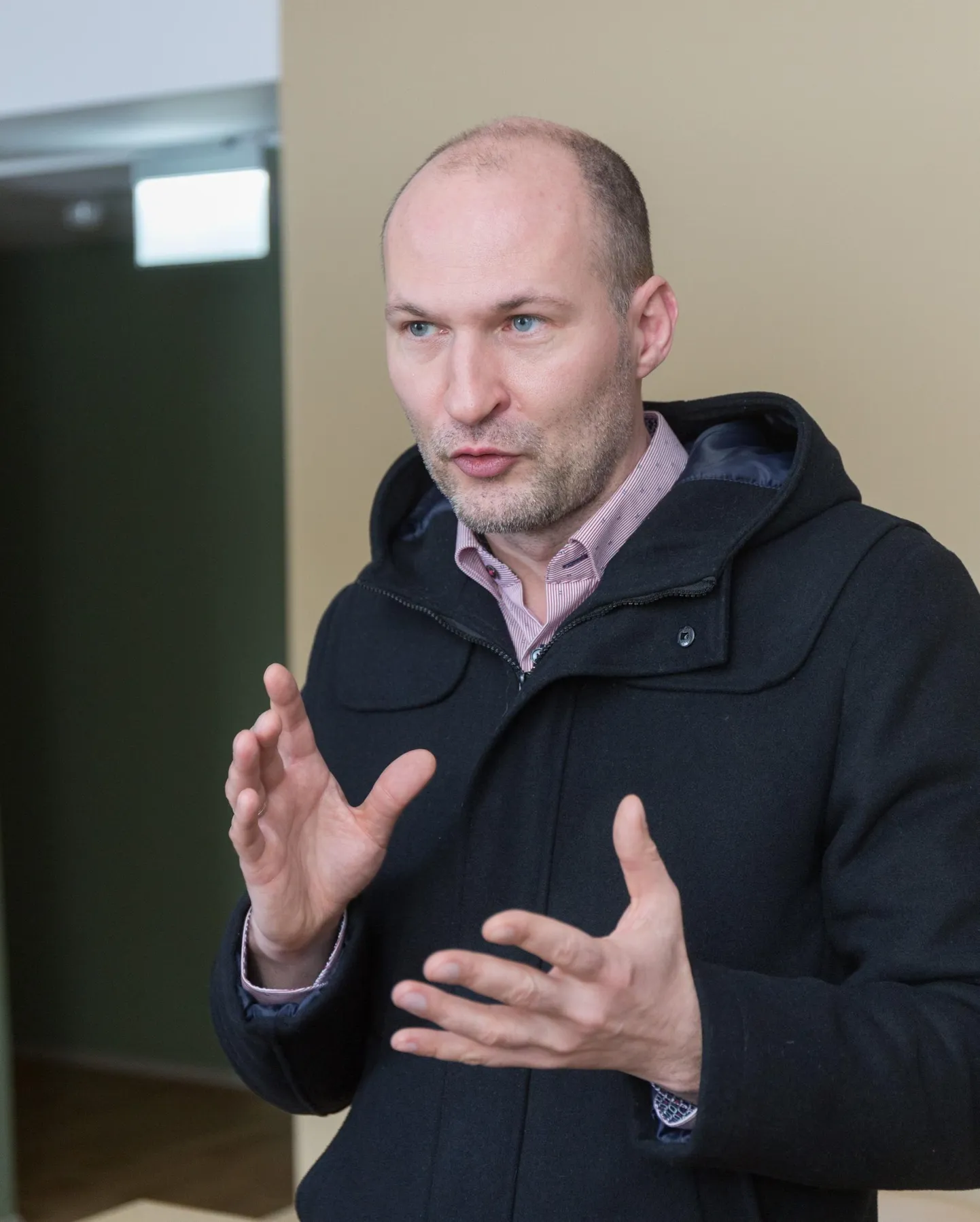 Viljandi päevakeskuse juhataja Marek Mumm leiab, et solidaarne hooldekodumaks aitaks siluda mitmeid probleeme eakate hoolduses.