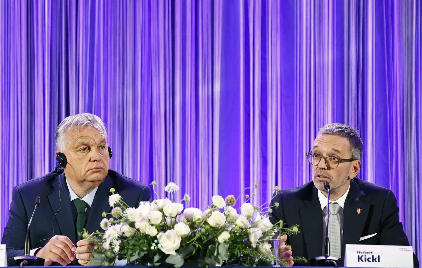 Ungari peaminister Viktor Orbán ja parempopulistliku Austria Vabaduspartei (FPÖ) juht Herbert Kickl ühispressikonverentsil Viinis.