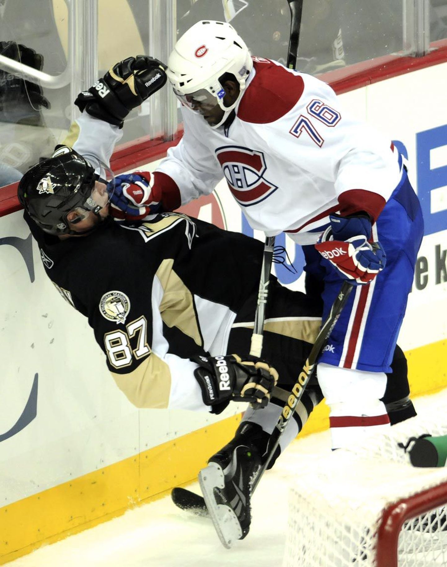 Hokiliiga NHL staar Sidney Crosby on langenud P. K. Subbani rünnaku ohvriks.