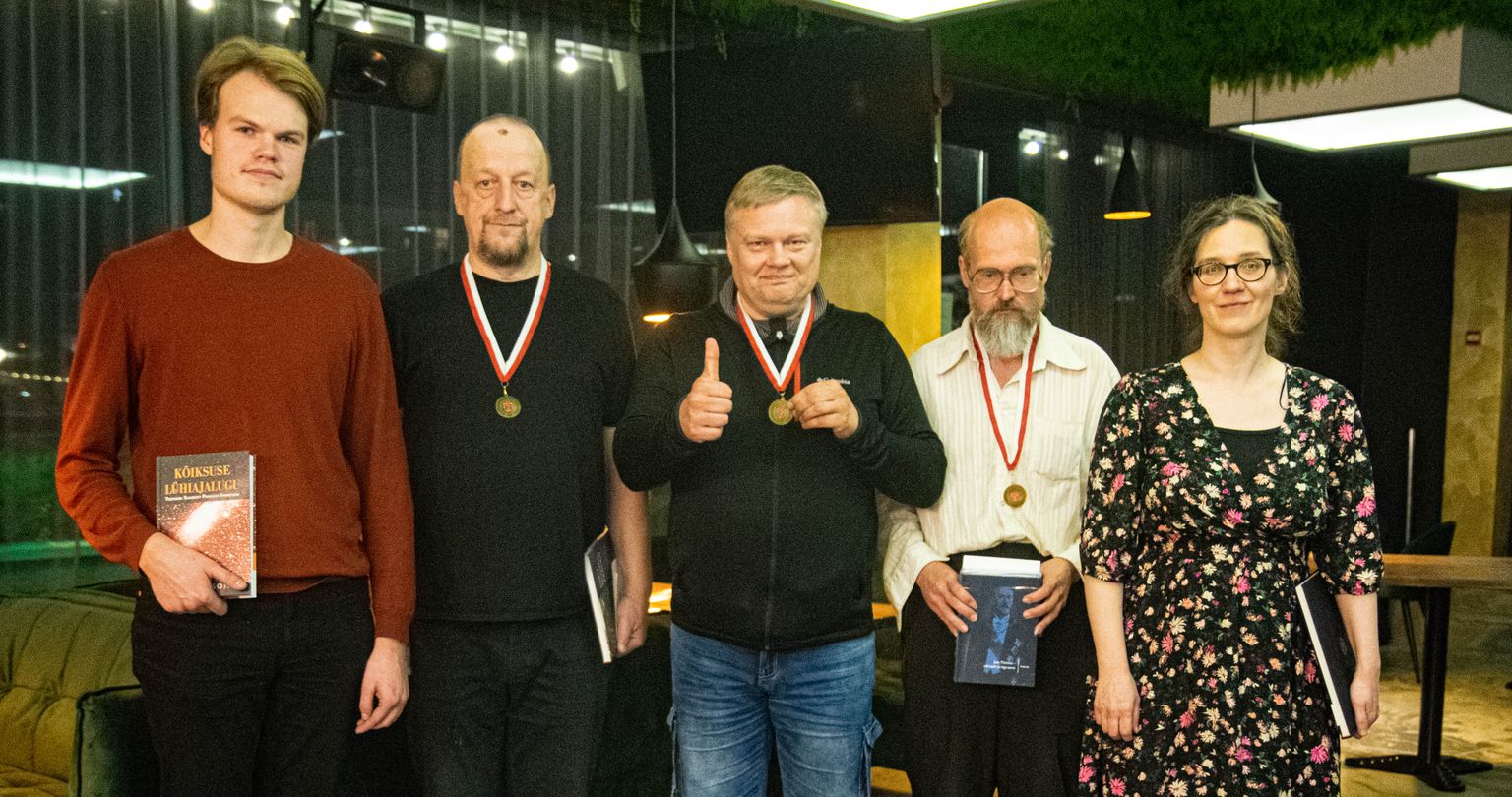 Mälumängurid vasakult Robert Varik, Toomas Kiho, Tiit Naarits, Ants Särgava ja Külli Kressa.