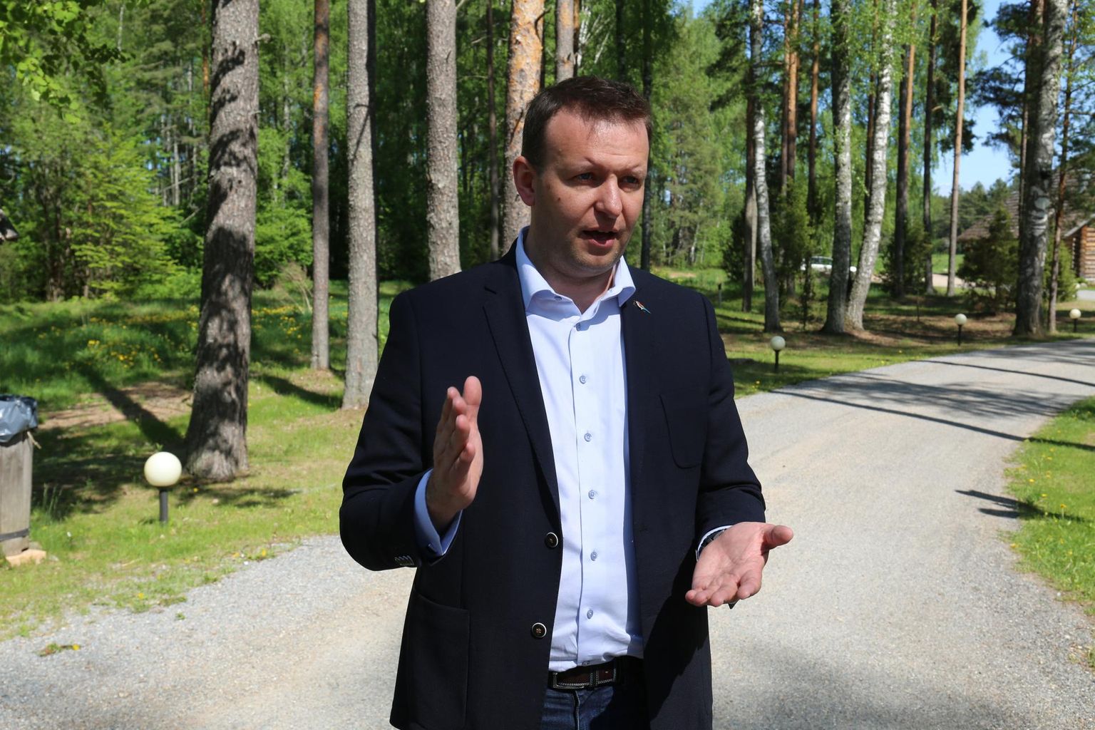 Siseminister Lauri Läänemets kinnitas reedel Värskas, et Koidula piiripunkti kasu on sedavõrd mitmekihiline, et seda vähenevast kasutamisest hoolimata sulgeda plaanis pole.
