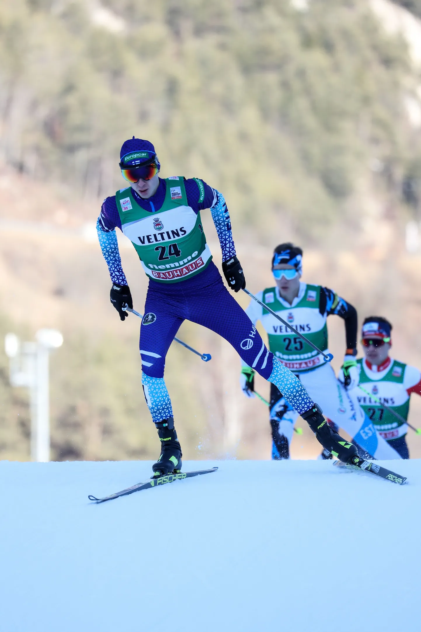 Ilkka Herola ees, Kristjan Ilves tema järel.