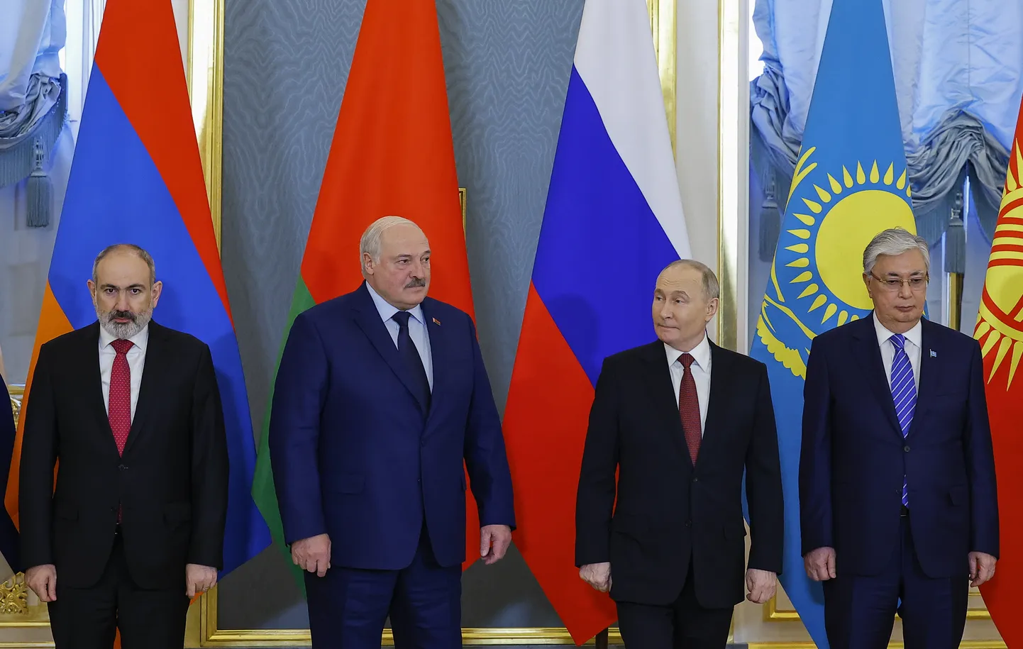 Armeenia peaminister Nikol Pašinjan, Valgevene riigipea Aljaksandr Lukašenka, Venemaa riigipea Vladimir Putin ja Kasahstani president Kasõm-Žomart Tokajev Moskvas Euraasia Majandusühenduse tippkohtumisel 8. mail 2024. aastal.