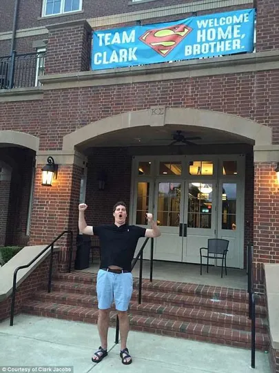 Clark Jacobs ülikooli naastes.