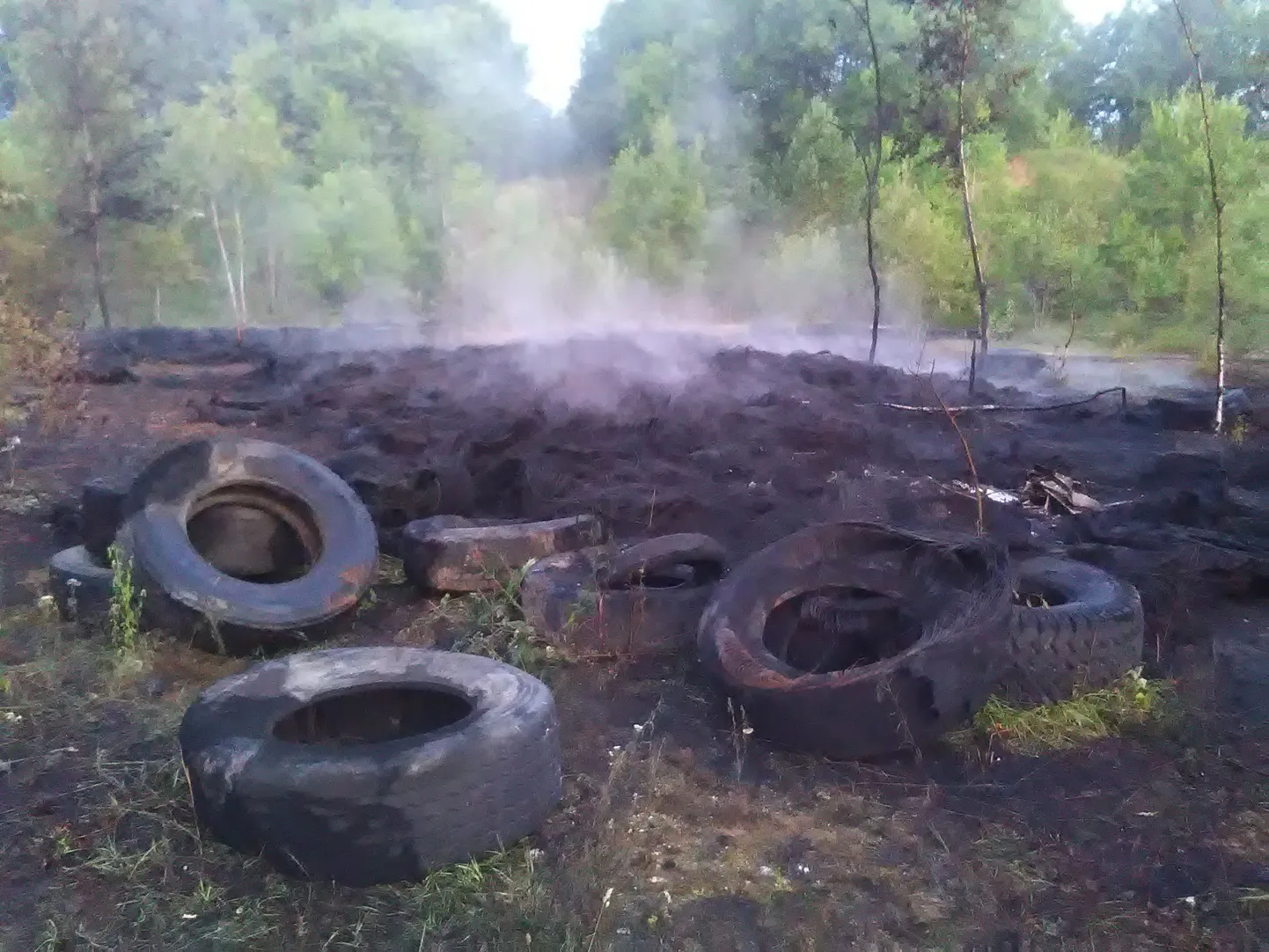 Avispea karjääris põles rehvihunnik.