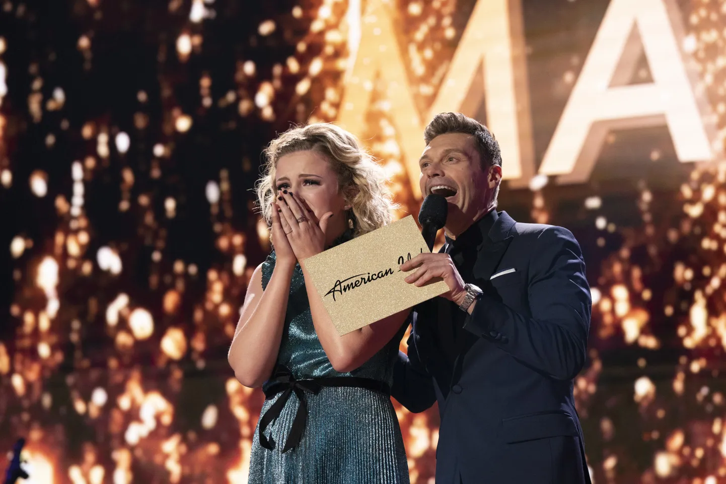 Ameerika Superstaarisaade: Maddie Poppe ja saatejuht Ryan Seacrest