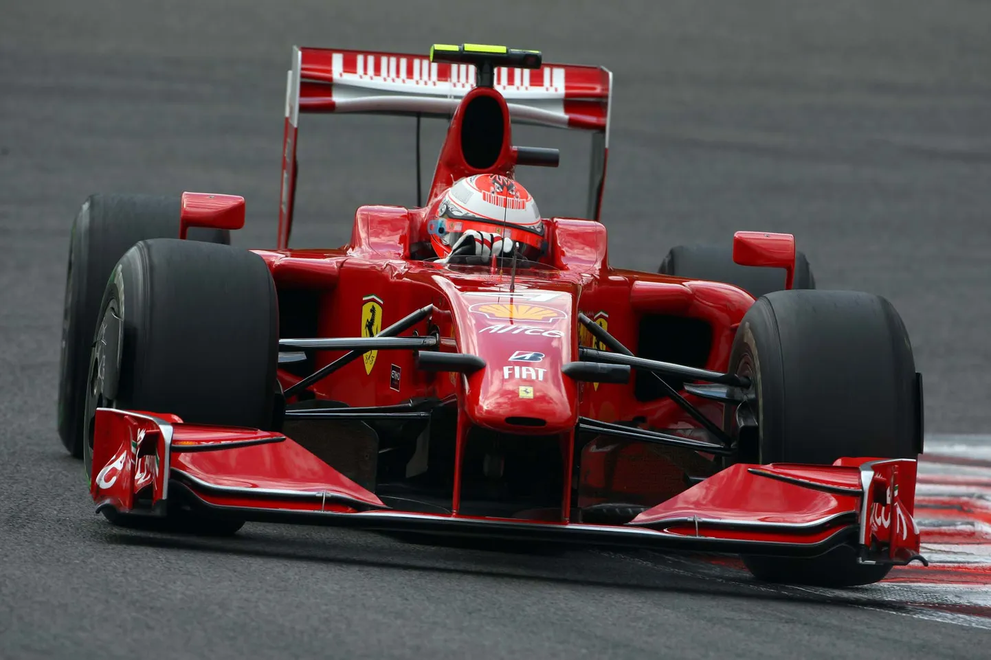 Kimi Räikkönen Ferrari roolis.